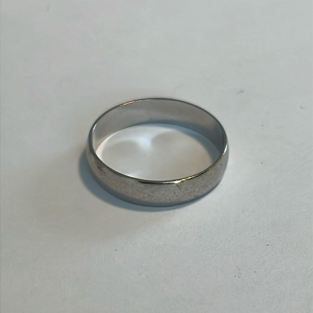 10 Carat White Gold Ring